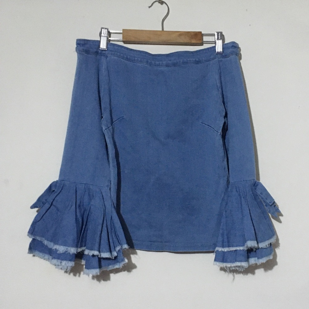 MEBON Ruffle Sleeve Off Shoulders Top
